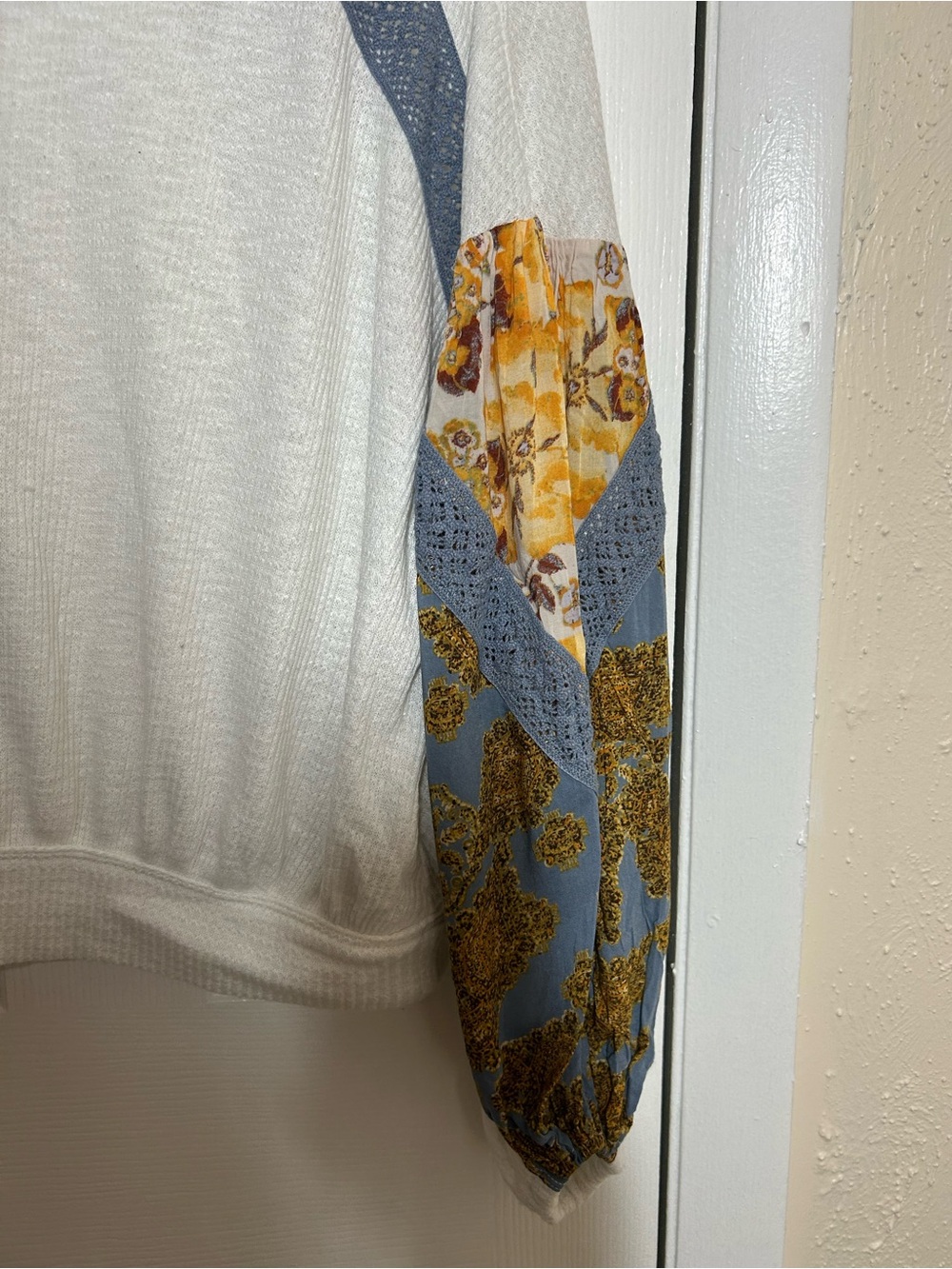 Free People Cream Pullover with Blue and Mustard Floral Patchwork Sleeves Boho - Picture 5 of 12